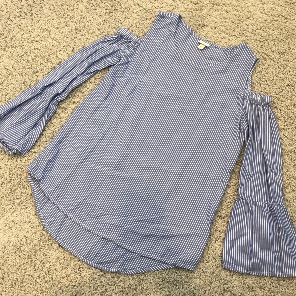 Open shoulder striped dress shirt